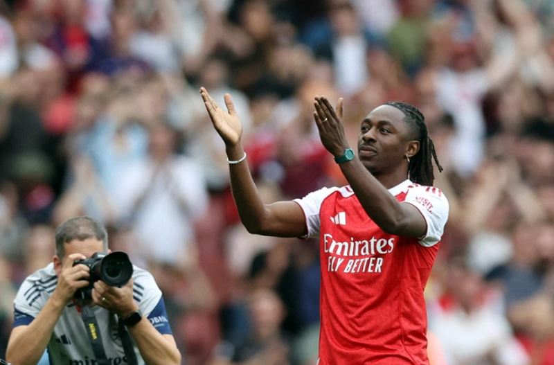 eberechi-eze-dung-truoc-nga-re-kho-khan-khi-arsenal-huong-tam-ngam-ve-arda-guler